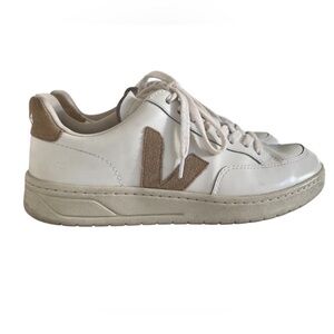 Veja V-12 leather sneakers size 8